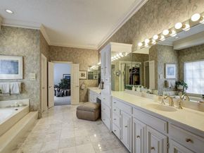 9028  Villa Park Circle , Dallas Texas 75225