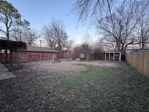 2732  Foxcroft Circle , Denton Texas 76209