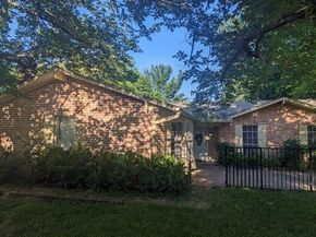 2732  Foxcroft Circle , Denton Texas 76209