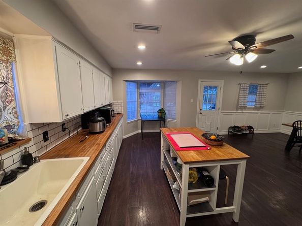 2732  Foxcroft Circle , Denton Texas 76209