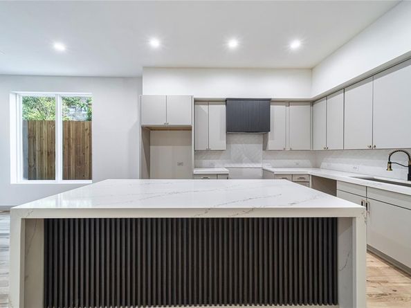 908 S Ewing Avenue , Dallas Texas 75203