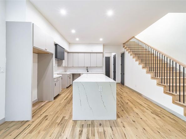 908 S Ewing Avenue , Dallas Texas 75203
