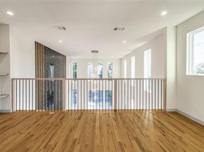 906 S Ewing Avenue , Dallas Texas 75203