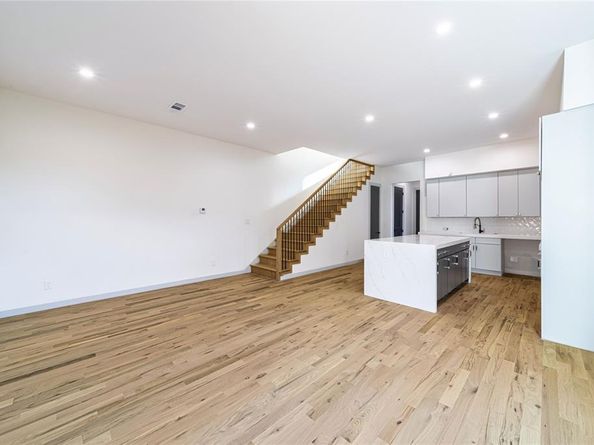 906 S Ewing Avenue , Dallas Texas 75203