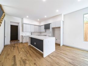 906 S Ewing Avenue , Dallas Texas 75203