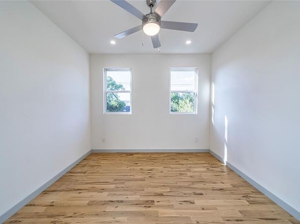 906 S Ewing Avenue , Dallas Texas 75203