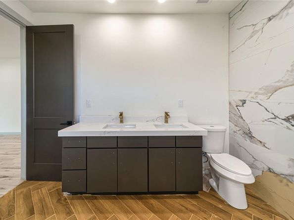 906 S Ewing Avenue , Dallas Texas 75203