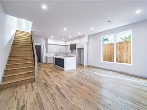 906 S Ewing Avenue , Dallas Texas 75203