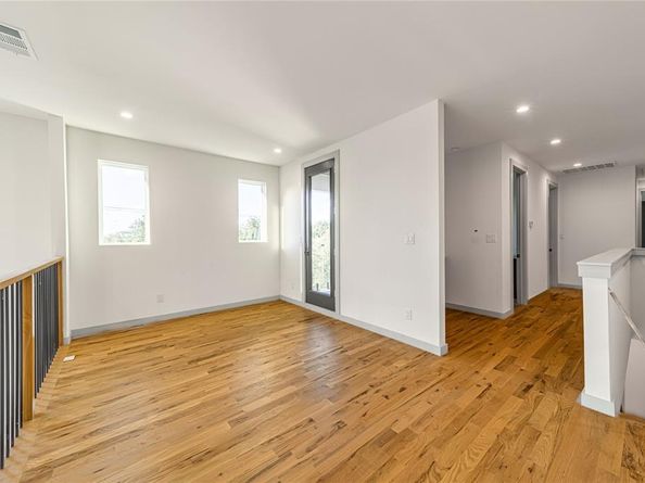 906 S Ewing Avenue , Dallas Texas 75203