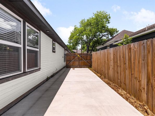 1105  Freeman Street , Fort Worth Texas 76104