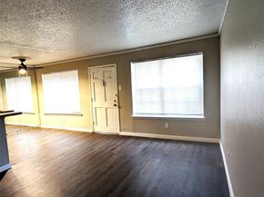 3604  Parkridge Drive  111, Dallas Texas 75234