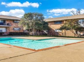 3604  Parkridge Drive  111, Dallas Texas 75234