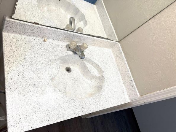 3604  Parkridge Drive  111, Dallas Texas 75234