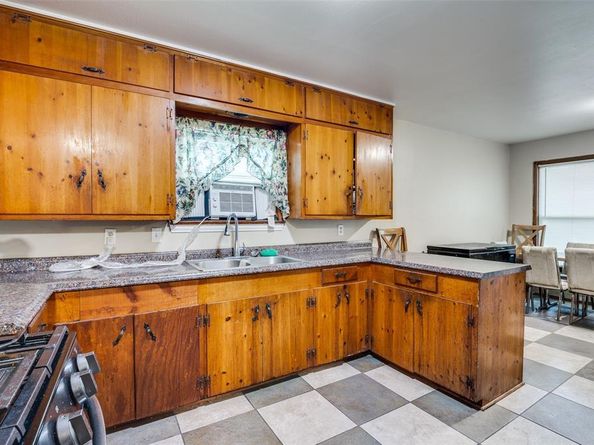 1447  Gillette Street , Dallas Texas 75217