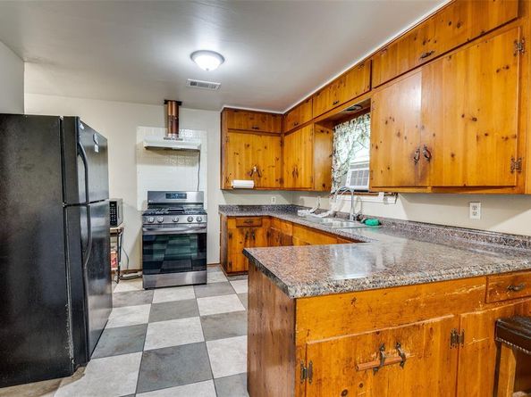 1447  Gillette Street , Dallas Texas 75217