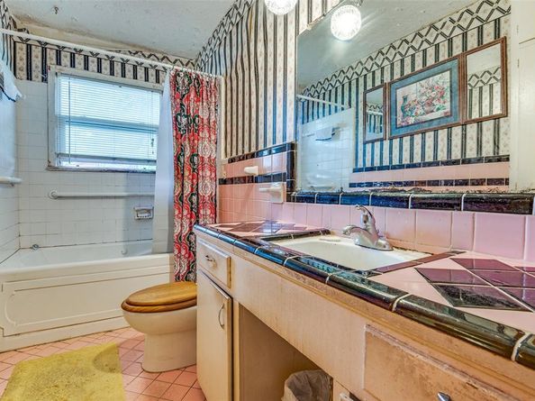 1447  Gillette Street , Dallas Texas 75217