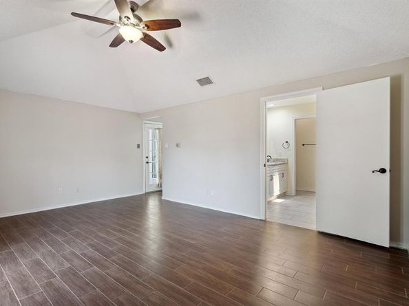 710  Cimarron Trail , Irving Texas 75063