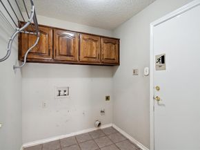 710  Cimarron Trail , Irving Texas 75063