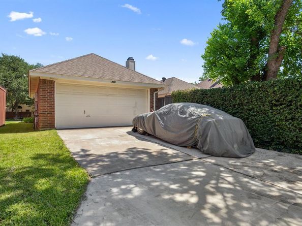 710  Cimarron Trail , Irving Texas 75063