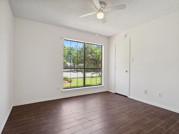 710  Cimarron Trail , Irving Texas 75063