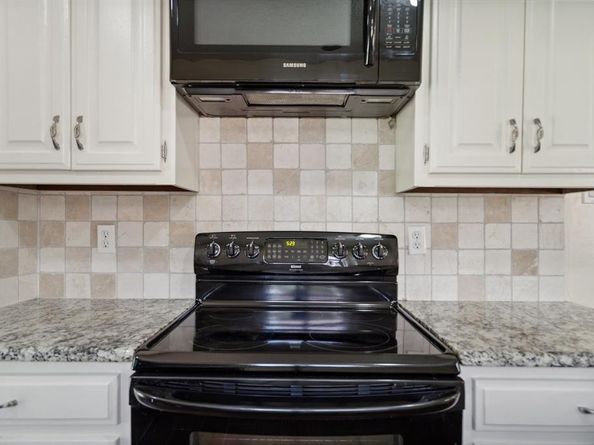 710  Cimarron Trail , Irving Texas 75063
