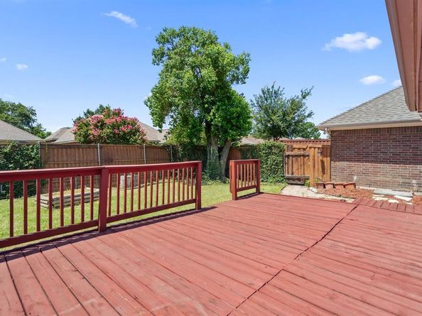 710  Cimarron Trail , Irving Texas 75063