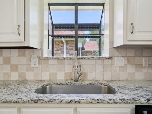 710  Cimarron Trail , Irving Texas 75063