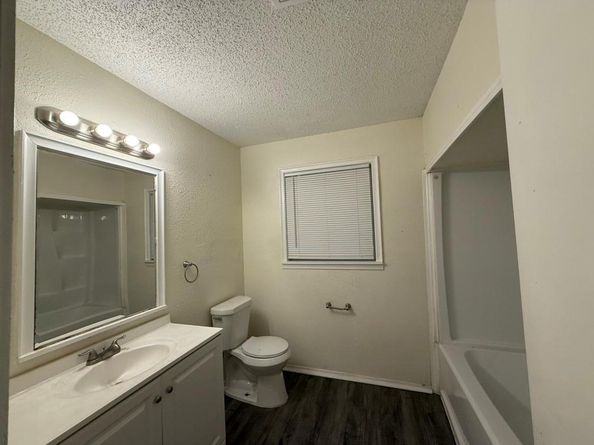 2806 E Atoll Drive , Dallas Texas 75216