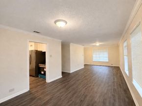 2806 E Atoll Drive , Dallas Texas 75216