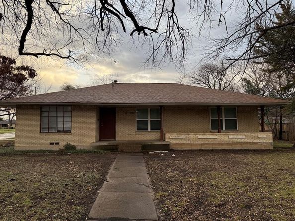 2806 E Atoll Drive , Dallas Texas 75216