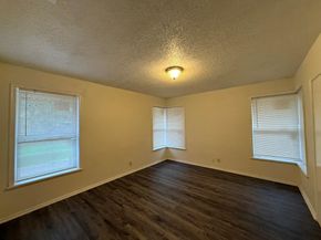 2806 E Atoll Drive , Dallas Texas 75216