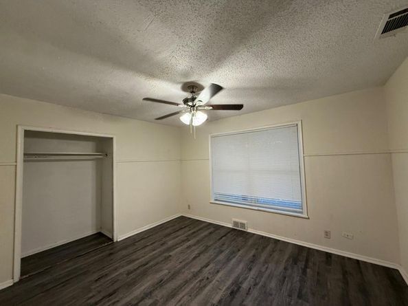 2806 E Atoll Drive , Dallas Texas 75216