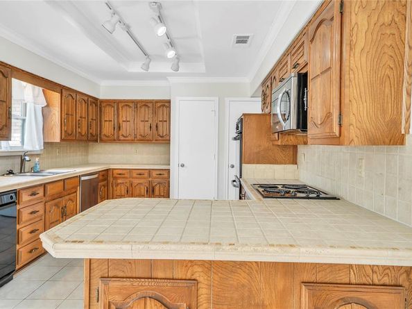 3020  Stonehenge Lane , Carrollton Texas 75006