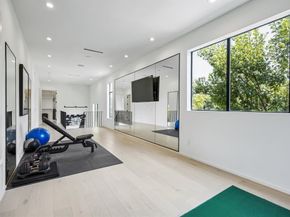 3229  Lee Street , Dallas Texas 75205