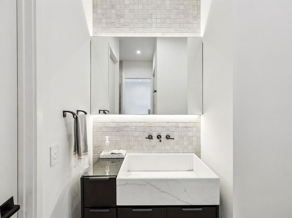 3229  Lee Street , Dallas Texas 75205