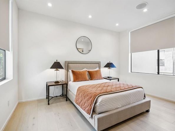 3229  Lee Street , Dallas Texas 75205
