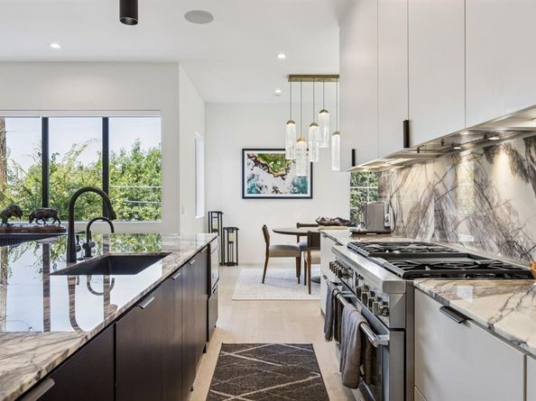 3229  Lee Street , Dallas Texas 75205
