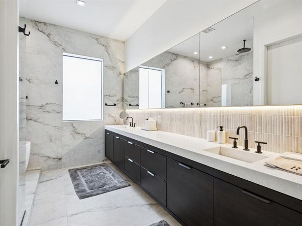 3229  Lee Street , Dallas Texas 75205