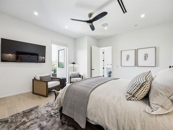 3229  Lee Street , Dallas Texas 75205