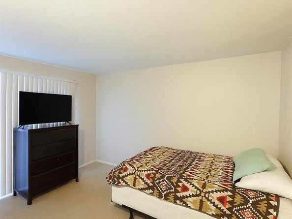 9601  Glengreen Drive , Dallas Texas 75217