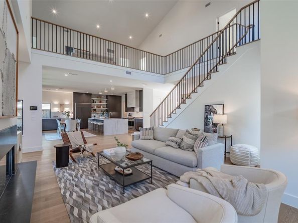 7115  Casa Loma Avenue , Dallas Texas 75214