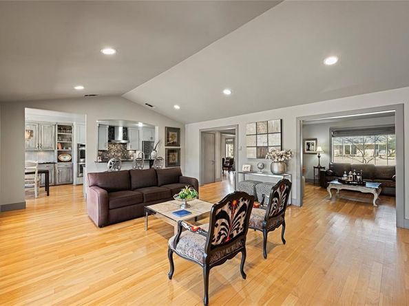 3878  Duchess Trail , Dallas Texas 75229