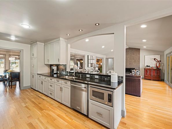 3878  Duchess Trail , Dallas Texas 75229
