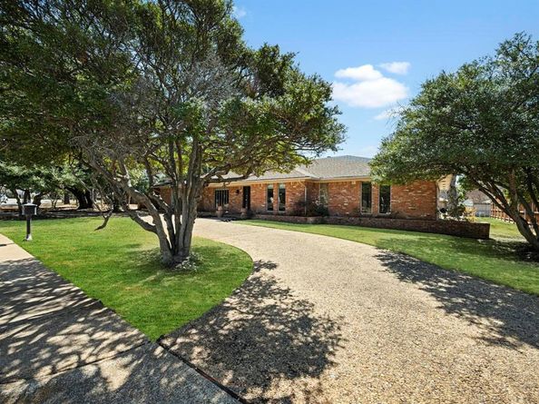 3878  Duchess Trail , Dallas Texas 75229