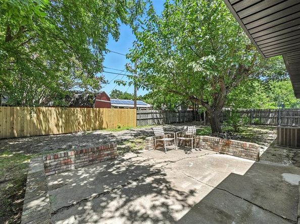 214 W Dorris Drive , Grand Prairie Texas 75051