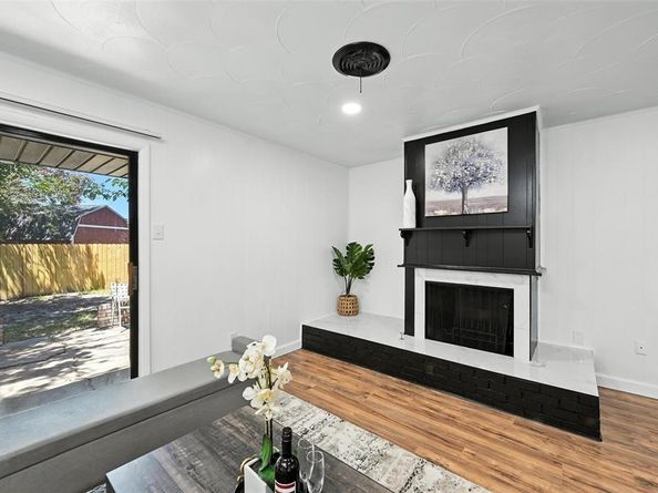 214 W Dorris Drive , Grand Prairie Texas 75051