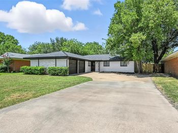 214 W Dorris Drive 