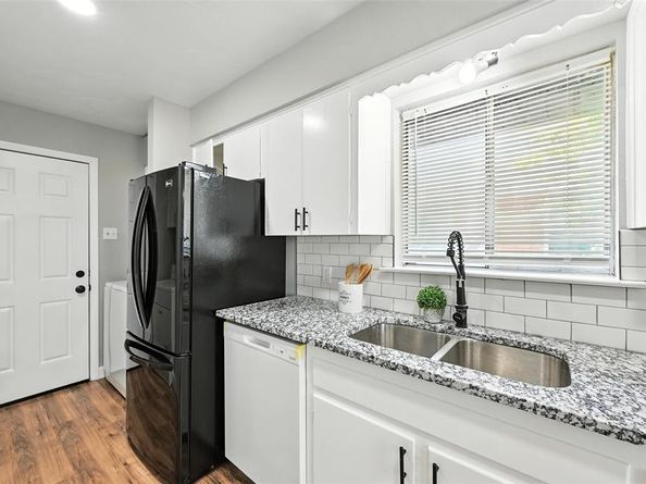 214 W Dorris Drive , Grand Prairie Texas 75051