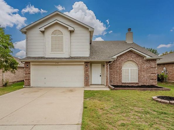 2720  Brea Canyon Road , Fort Worth Texas 76108