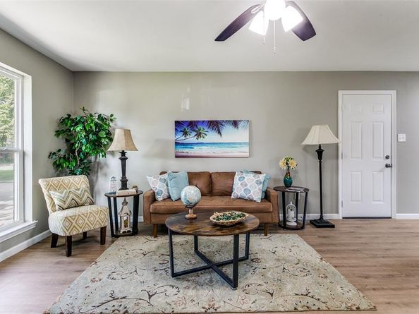 1017  Easy Street , Grapevine Texas 76051